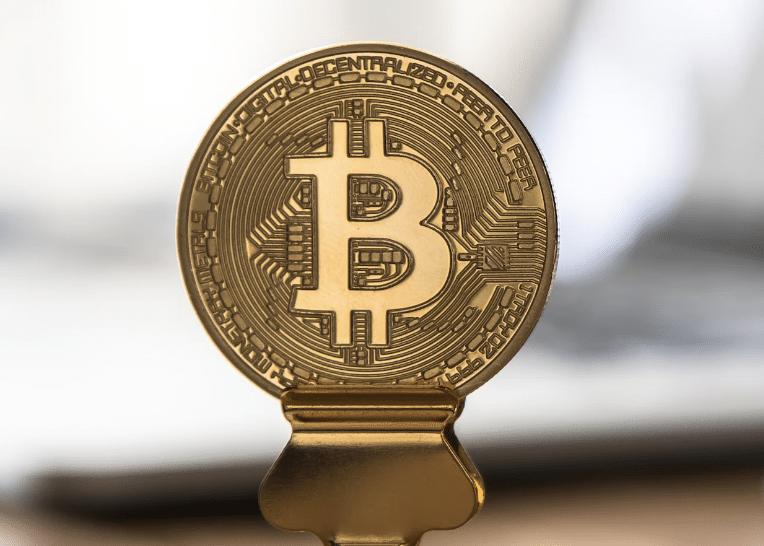 9. Bitcoin  - pirmoji pasaulyje kriptovaliuta, galinti pasigirti didžiausia rinkos kapitalizacija
